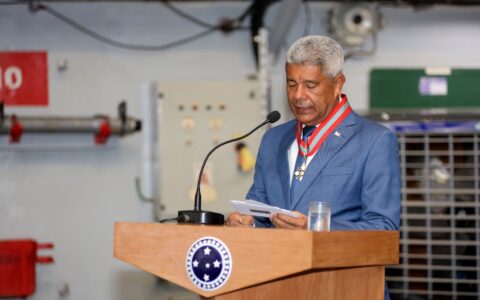 Imagem do post Governador Jerônimo Rodrigues recebe Medalha de Mérito Naval