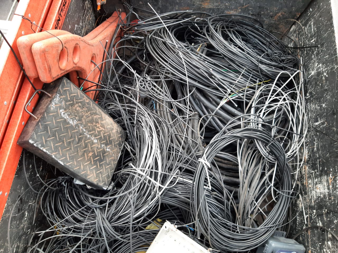 Operação Gatonet remove 50 toneladas de cabos irregulares em apenas 20 dias na Bahia
