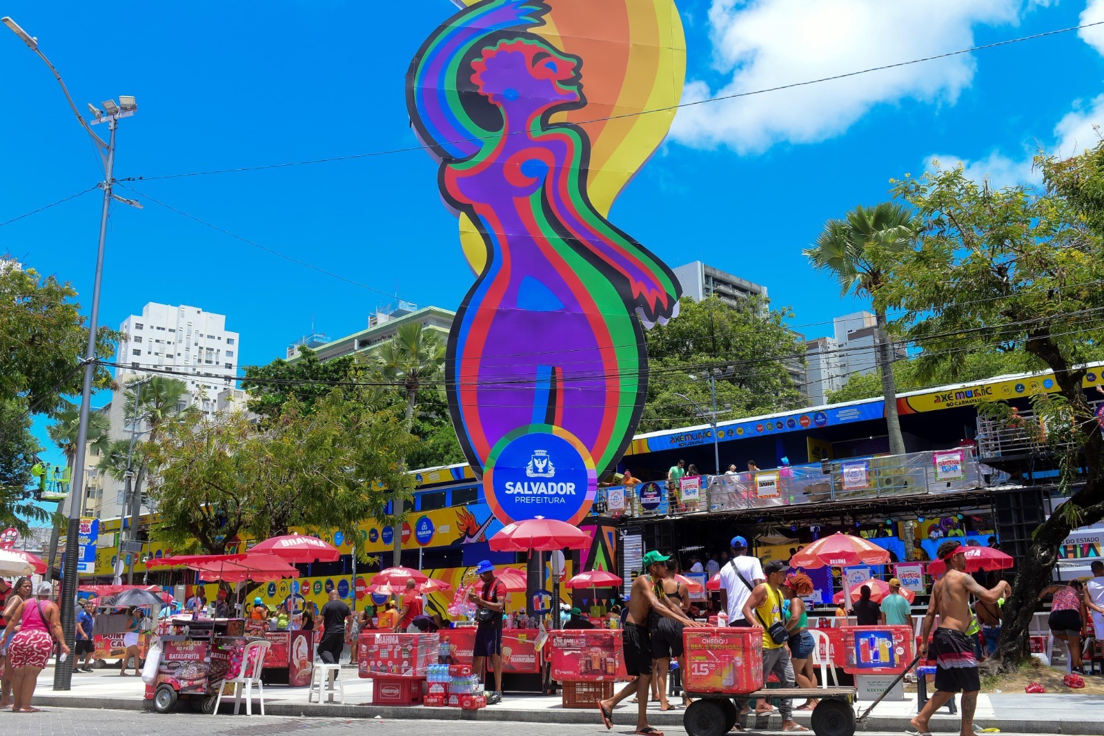 Carnaval deve movimentar R$ 2,6 bilhões e atrair mais de 1,2 milhão de turistas em Salvador
