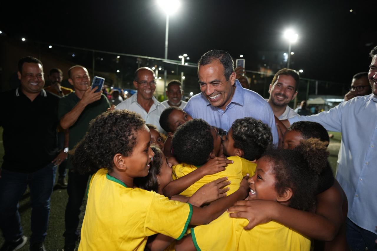 Prefeitura entrega praça requalificada em Cajazeiras VIII e ultrapassa marca de 650 novos equipamentos inaugurados