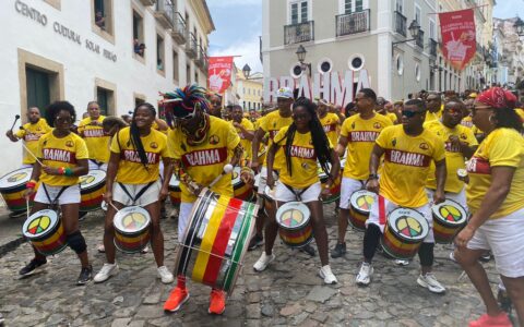 Imagem do post “Tudo começa e termina com música”: Olodum leva batida dos tambores a ação de Carnaval e futebol