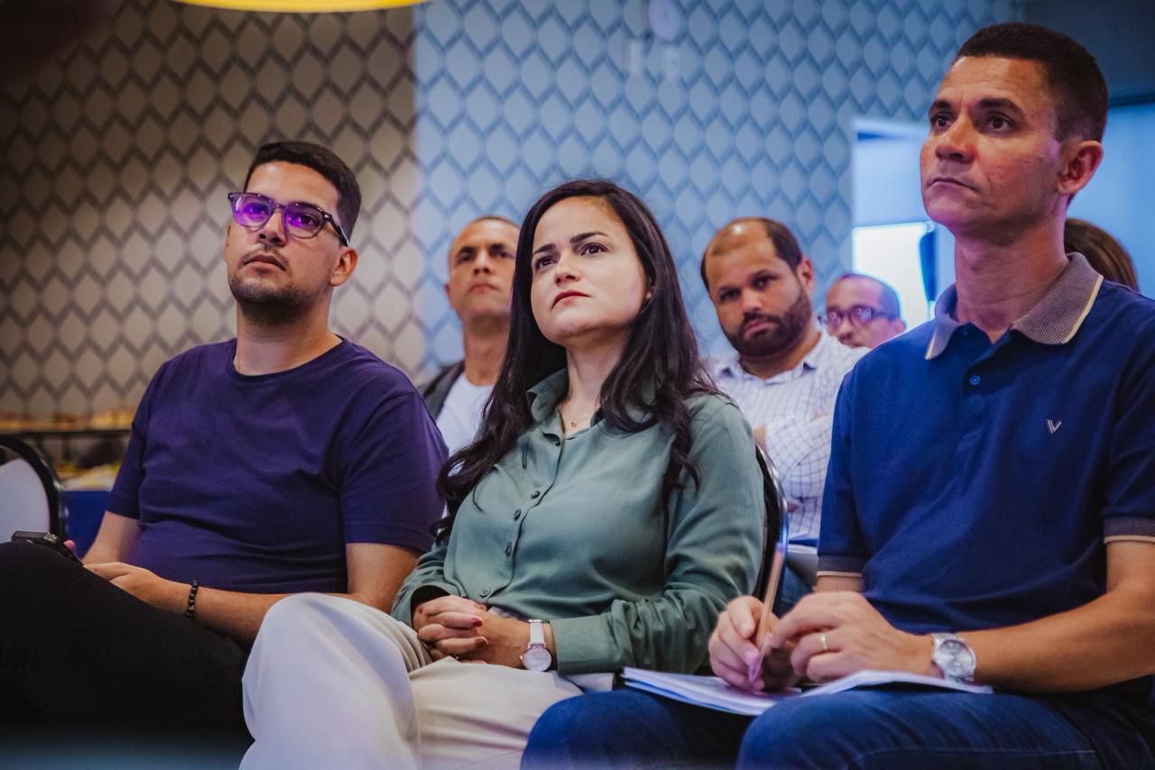 Prefeita Débora Regis reúne secretariado e define prioridades do plano de governo para 2026