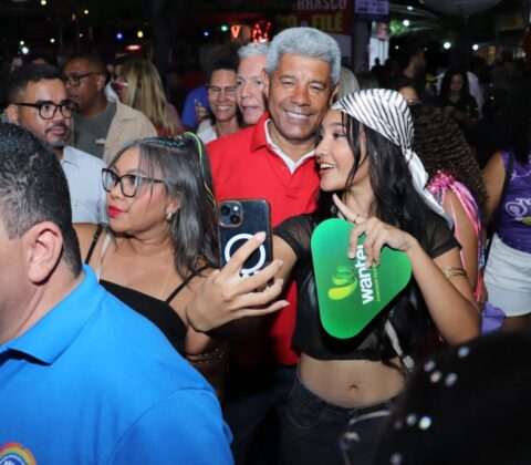 Imagem do post Nos braços do povo, Jerônimo abre Carnaval de Juazeiro com festa histórica e megaoperação no interior