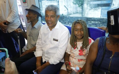 Imagem do post Ao lado de Jerônimo, moradores do Subúrbio fazem primeira viagem-teste do VLT