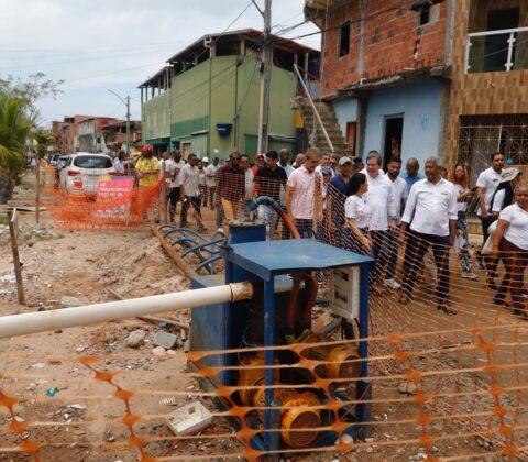Imagem do post Jerônimo vistoria obras de drenagem na Cidade Baixa de Salvador e promete fim dos alagamentos