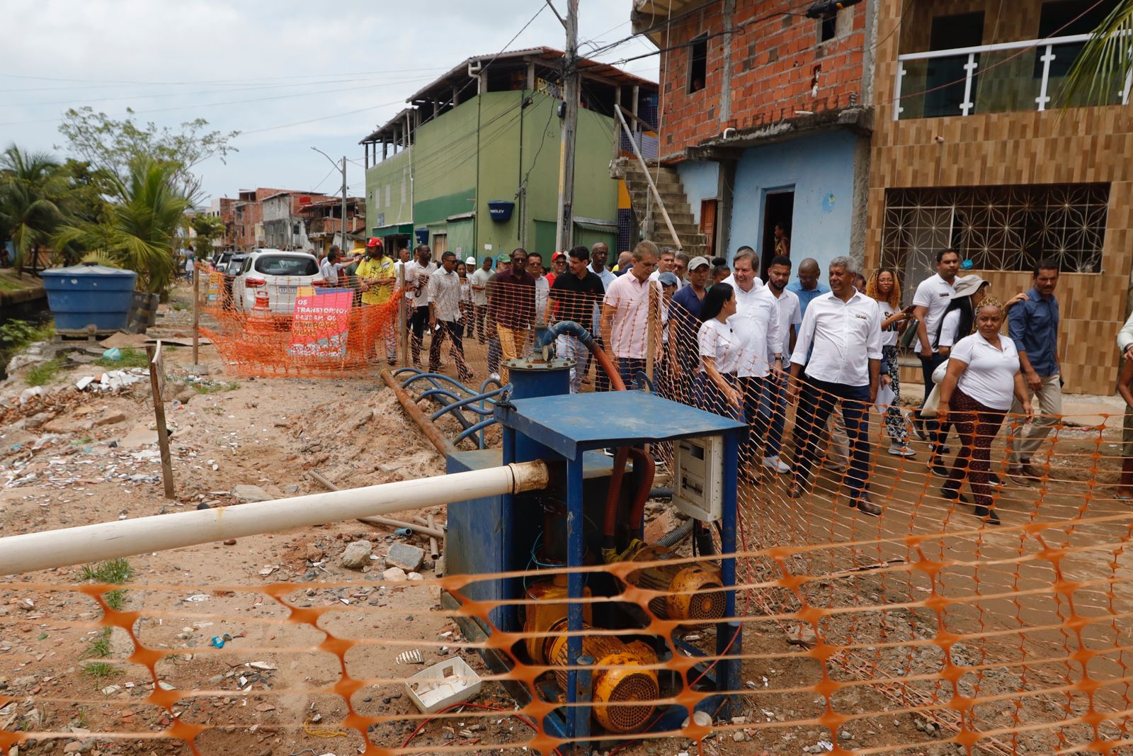 Jerônimo vistoria obras de drenagem na Cidade Baixa de Salvador e promete fim dos alagamentos