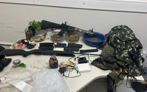 Imagem do post Baixa no CV: PM apreende fuzil, drogas e veículos em Maragogipe