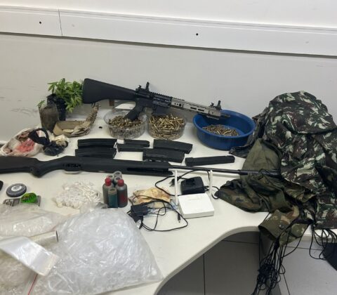 Imagem do post Baixa no CV: PM apreende fuzil, drogas e veículos em Maragogipe