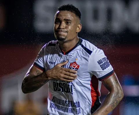 Imagem do post Disputa de gigantes: ex-artilheiro do Vitória vira alvo de Inter e Fluminense