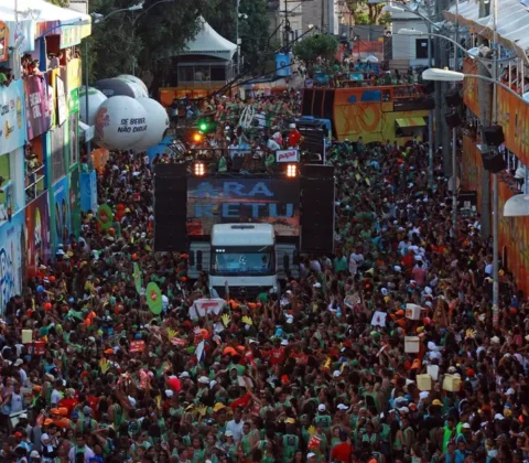 Imagem do post Carnaval 2026 pode acabar “vazio” em cima do trio: MP define limite de pessoas