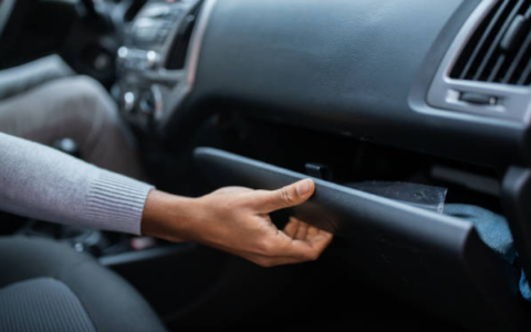 Imagem do post Atenção ao porta-luvas: o que você carrega ali pode render multa, crime e até apreensão do carro