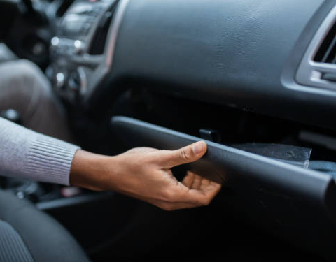 Imagem do post Atenção ao porta-luvas: o que você carrega ali pode render multa, crime e até apreensão do carro