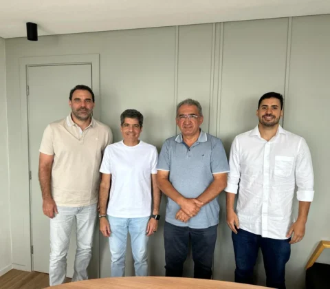 Imagem do post Isaac Carvalho sela aliança com ACM Neto