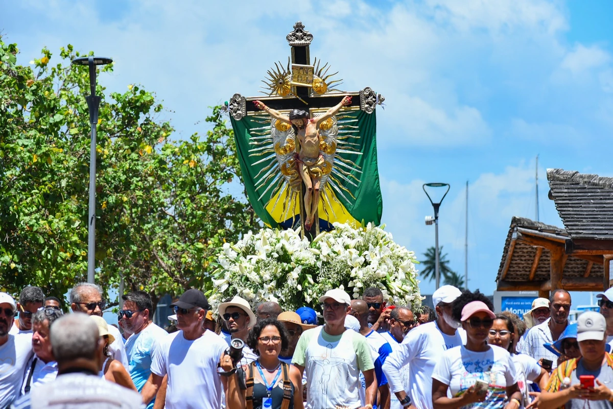 Lavagem do Bonfim para Salvador: é feriado ou só parece?