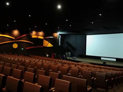 Imagem do post Cinema paga multa: lei obriga sessões a começarem no horário em Salvador