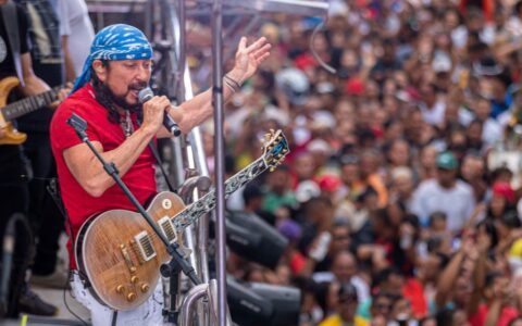 Imagem do post Trio trava no meio da folia e Bell Marques dispara no circuito Dodô: “Todo ano é a mesma coisa”