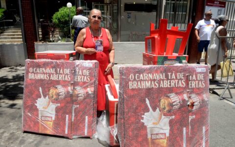 Imagem do post Carnaval de Salvador: ambulantes recebem kits com transporte e alimentação gratuita