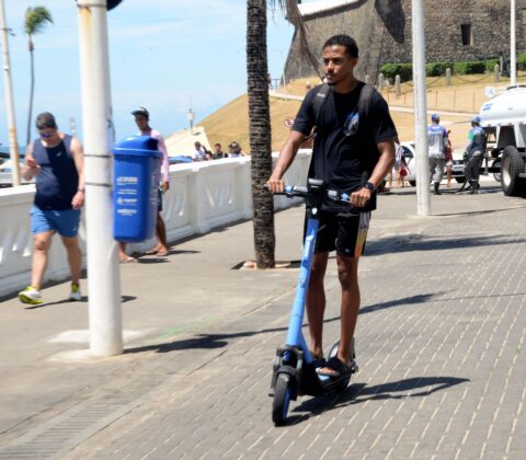 Imagem do post Salvador oferece aulas gratuitas para aprender a usar patinetes com segurança