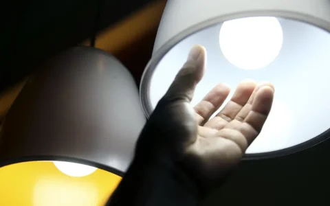 Imagem do post Conta de luz sem cobrança extra: Aneel mantém bandeira verde em março