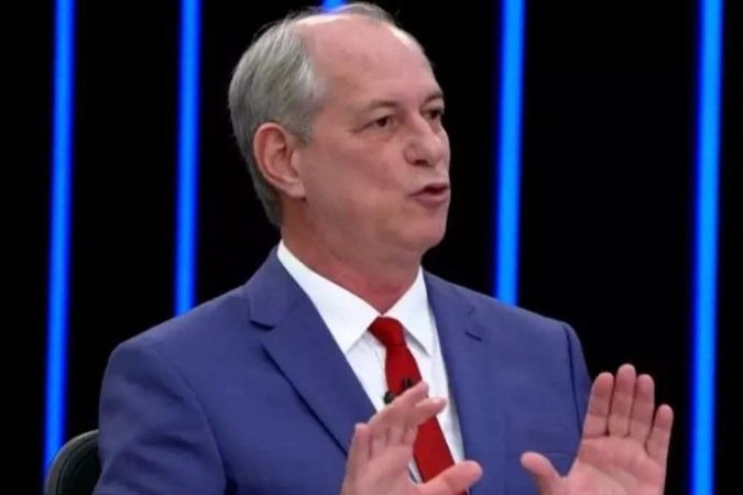 Na Bahia, Ciro Gomes faz ataques ao PT e ao PDT