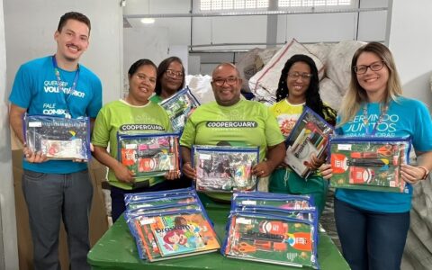 Imagem do post Voluntários da Braskem entregam kits escolares a filhos de catadores em Salvador e Camaçari