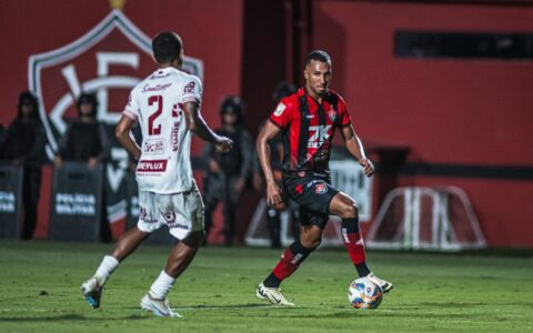 Imagem do post Reprovado nos exames, atacante tem transferência cancelada e volta para o Vitória 