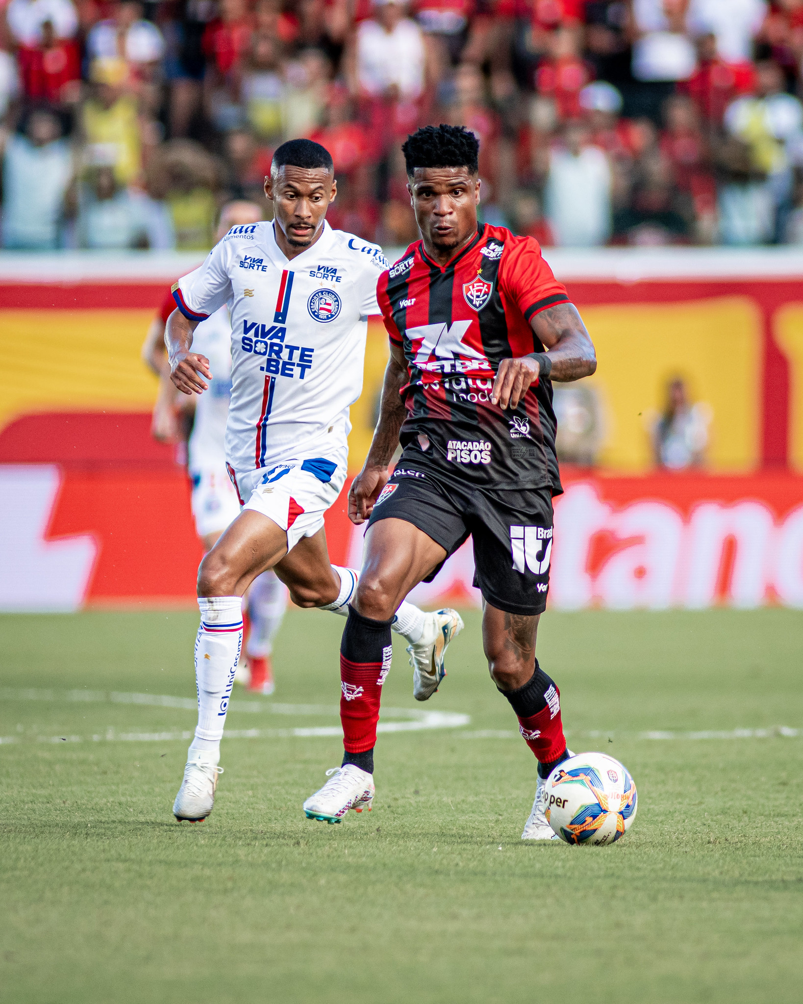 Empate do Vitória garante vantagem decisiva ao Bahia no campeonato