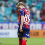 Entrou e foi expulso: Dell pede desculpas após vermelho com oito minutos em campo