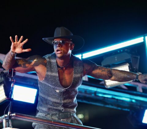 Imagem do post Aposta para o Carnaval? Nova música de Léo Santana é cantada em coro por multidão no Pipoco