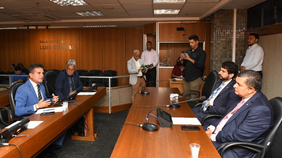 Crise do cacau e invasões de terra dominam debate em comissão na Bahia