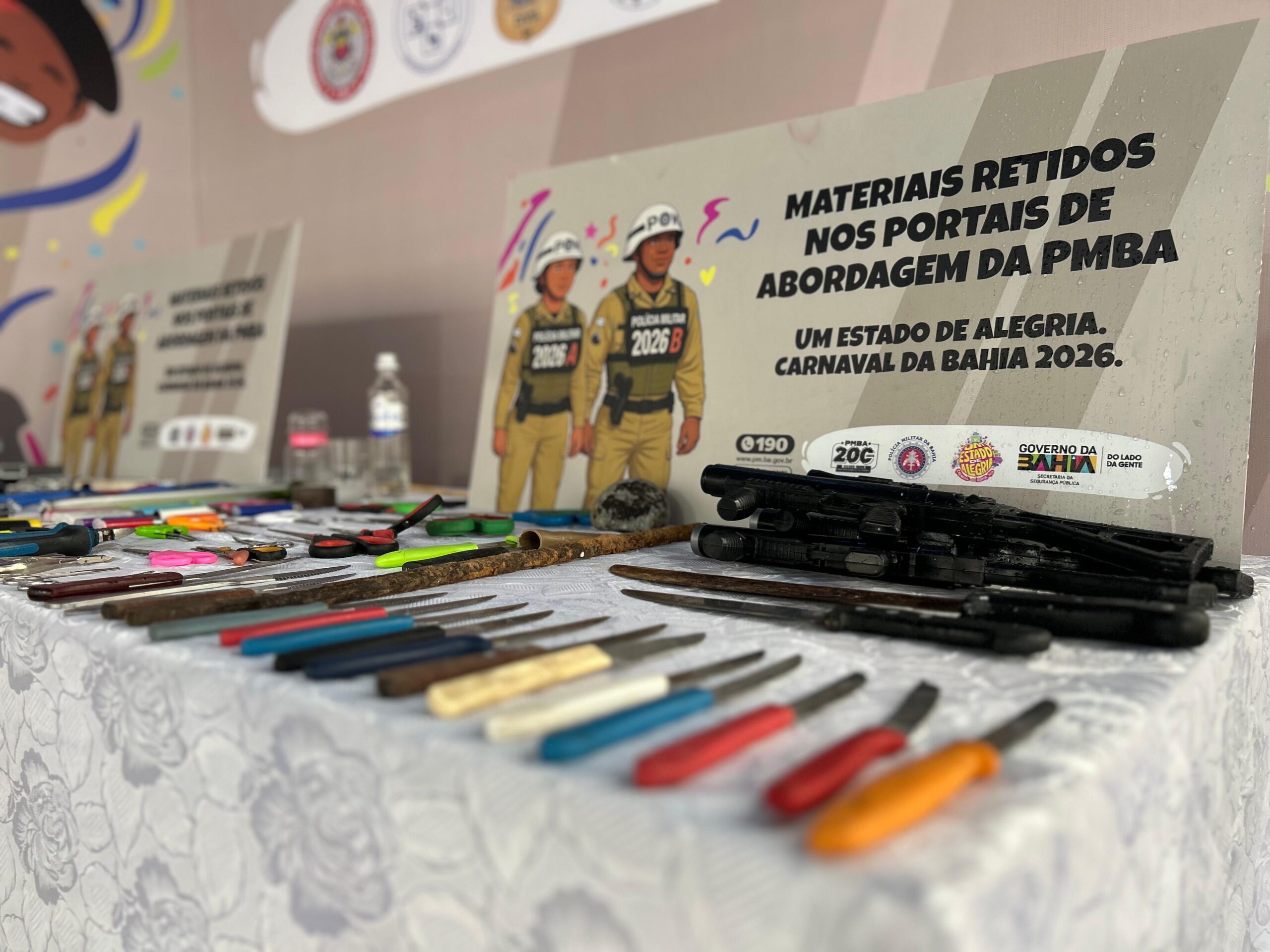 Mais de 500 objetos são retidos no primeiro dia do Carnaval