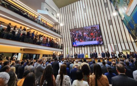Imagem do post Em reabertura da Alba, deputados realizam um minuto de silêncio em memória de Alan Sanches