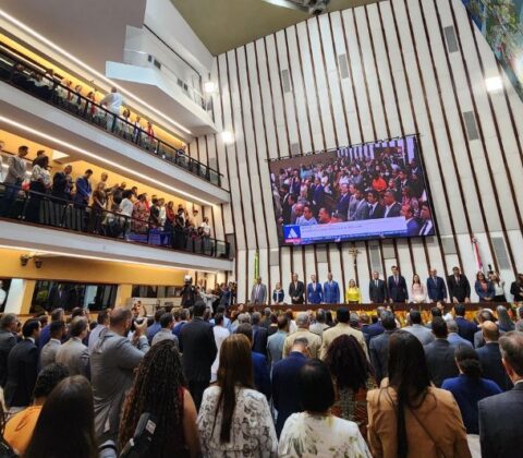 Imagem do post Em reabertura da Alba, deputados realizam um minuto de silêncio em memória de Alan Sanches