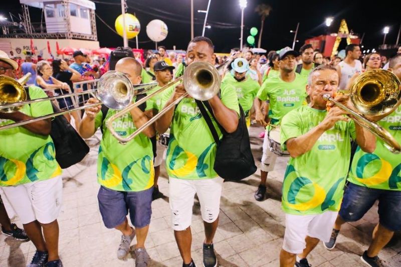 Habeas Copos encerra pré-Carnaval de Salvador com desfile de fanfarras na Barra