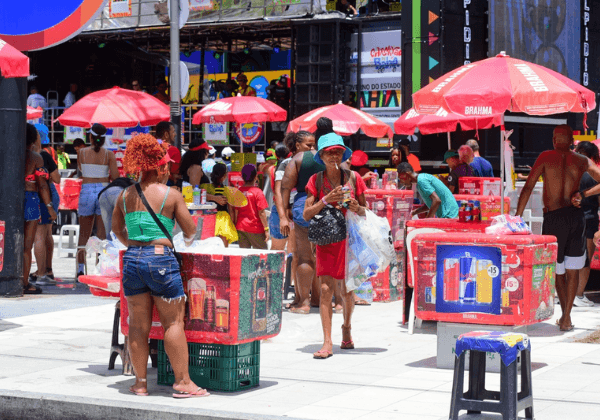 “Problemas naturais do primeiro dia”, diz Bruno Reis sobre atraso em refeições para ambulantes