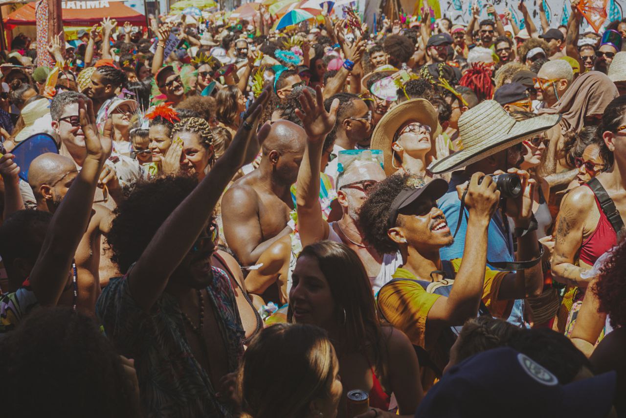 Banho de Mar à Fantasia reafirma tradição pré-carnavalesca na Ladeira da Preguiça neste domingo
