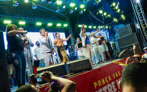 Imagem do post Axé mostra força no último dia do Carnaval do Pelô e emociona público com encontro de gerações