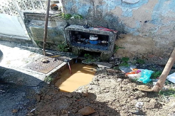 Operação contra “gatos” de água remove quase 1,5 mil ligações irregulares em Salvador e RMS