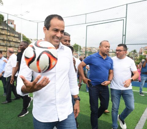 Imagem do post Prefeitura de Salvador entrega na Avenida Gal Costa o 95º campo de grama sintética da cidade