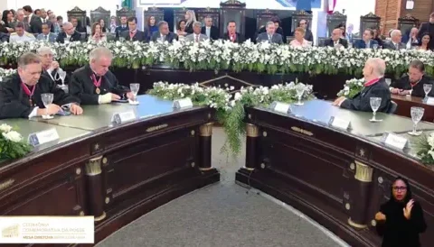 Imagem do post Climão? Angelo Coronel e Otto Alencar se evitam em posse do novo presidente do Tribunal baiano