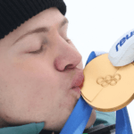 Lucas Pinheiro dá ouro inédito ao Brasil nas Olimpíadas de Inverno