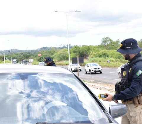Imagem do post PRF reforça fiscalização nas rodovias da Bahia no Carnaval 2026