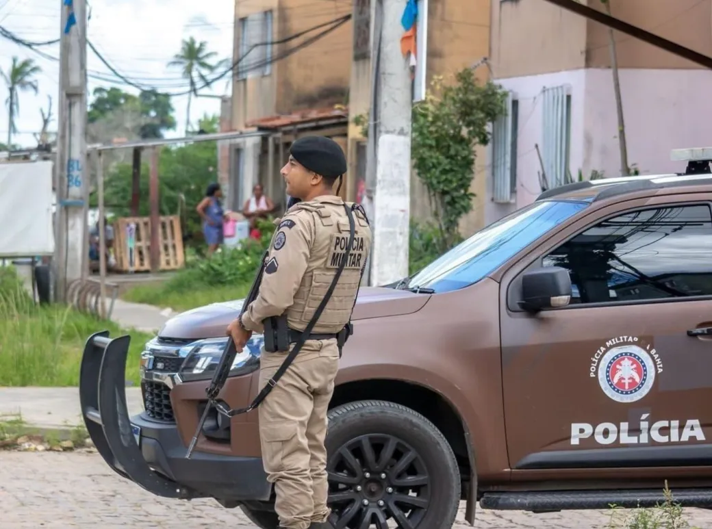 Viatura da PM é atingida por tiros durante operação no Nordeste de Amaralina