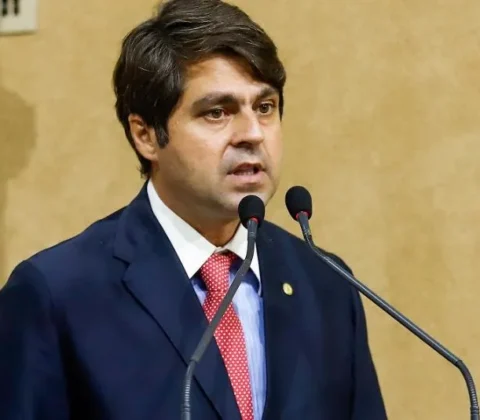 Imagem do post Paulo Câmara adota cautela, mas comemora chegada de Coronel