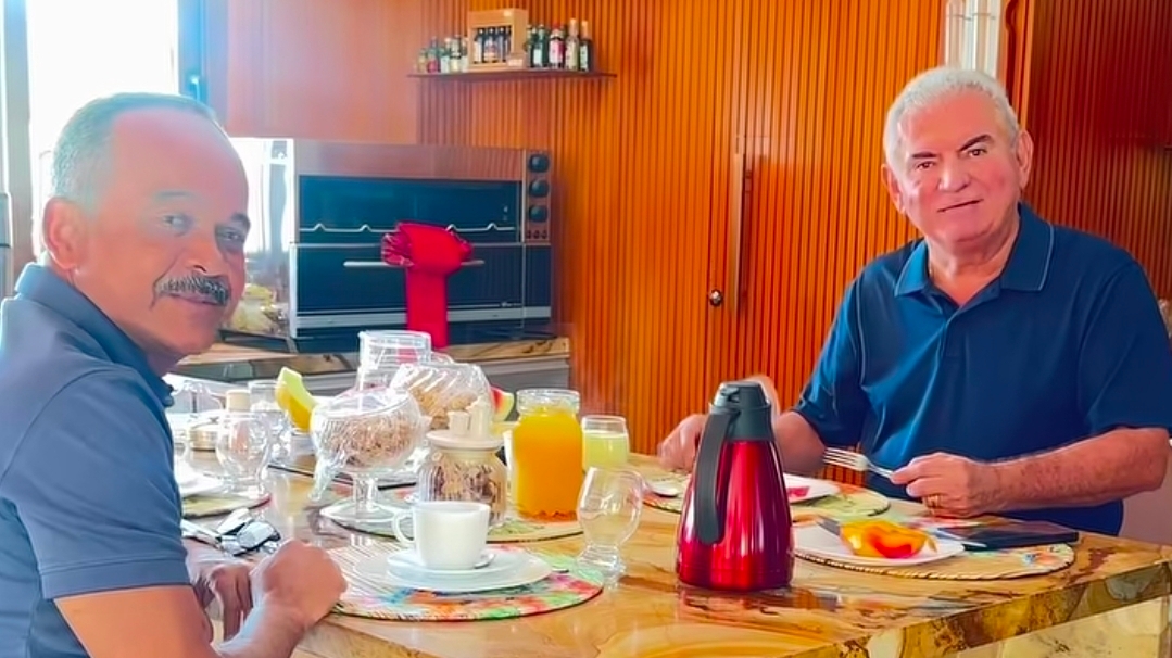 Coronel surge ao lado de Elinaldo após romper com governo