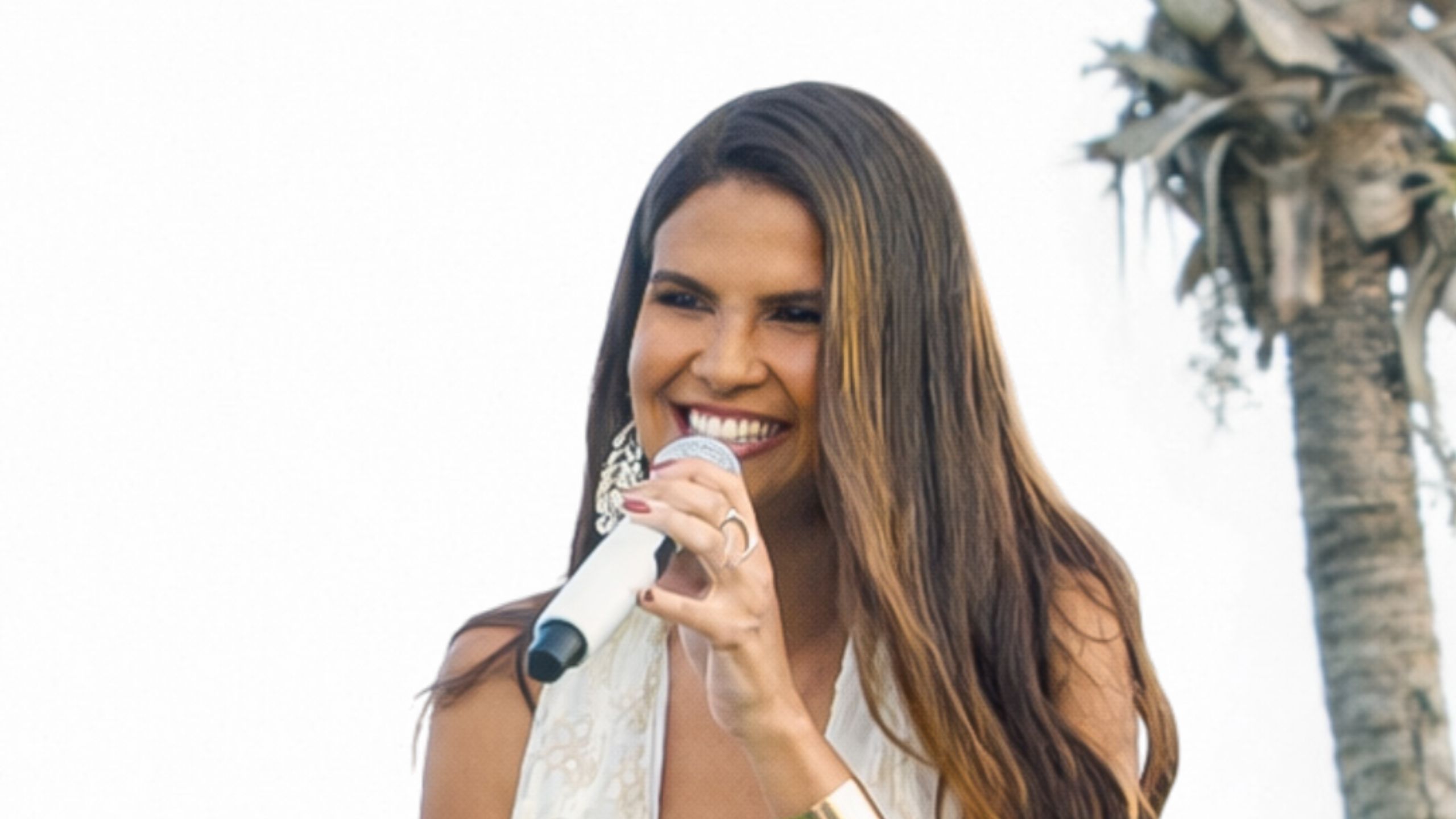 Cantora  Camila Maria reinterpreta clássicos da MPB com Samba