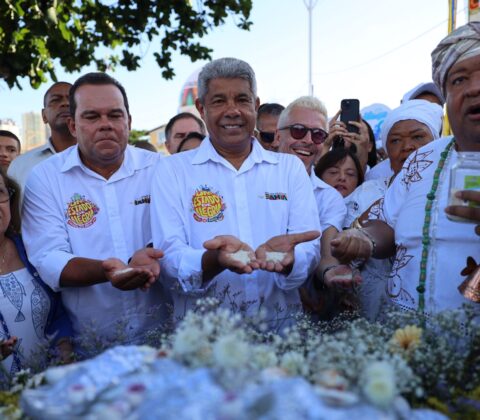 Imagem do post “Meu pedido é força para combater a fome”, diz Jerônimo durante Festa de Iemanjá