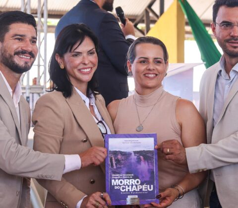 Imagem do post Prefeitura de Morro do Chapéu lança livro inédito sobre a história e a geografia do município para uso nas escolas