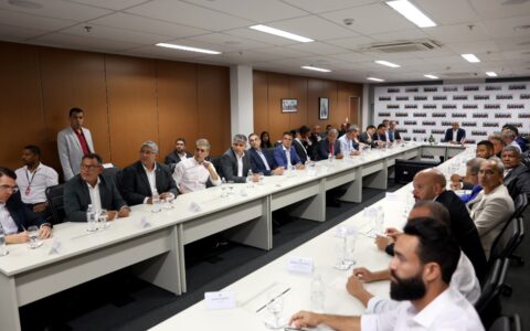 Imagem do post Jerônimo recebe produtores de cacau e promete fortalecer cadeia produtiva na Bahia