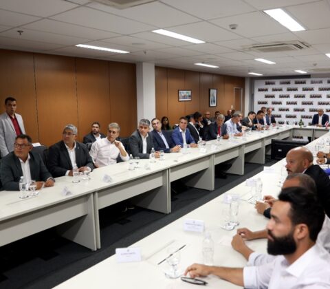 Imagem do post Jerônimo recebe produtores de cacau e promete fortalecer cadeia produtiva na Bahia